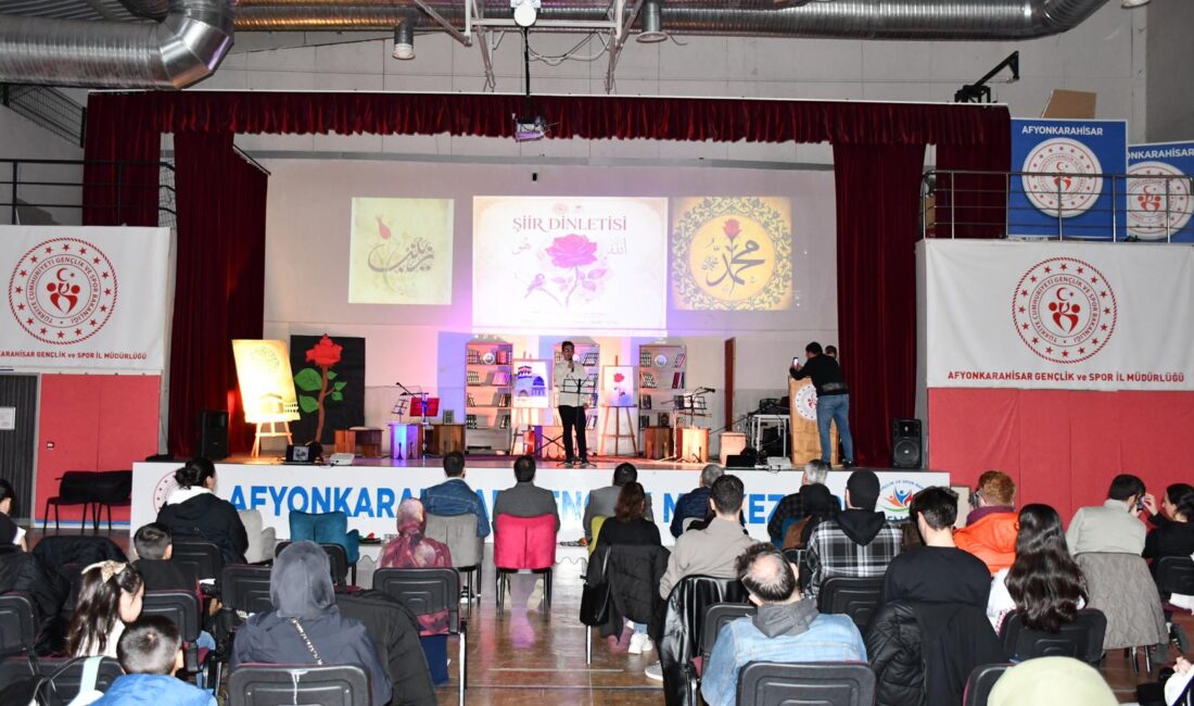 Afyonkarahisar genelinde gençlik merkezleri tarafından düzenlenen şiir dinletisi  programlarında, milli