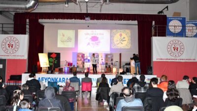 Afyonkarahisar genelinde gençlik merkezleri tarafından düzenlenen şiir dinletisi  programlarında, milli