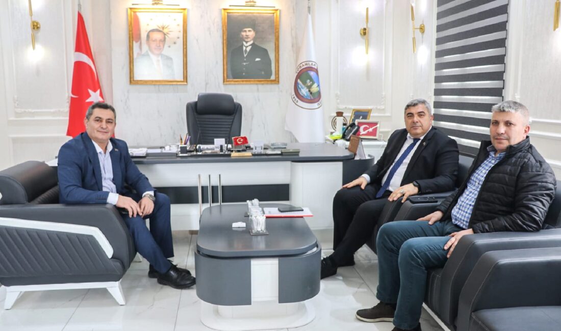 Afyonkarahisar’ın Çobanlar Belediye Başkanı Ali Altuntaş, İl Milli Eğitim Müdürü