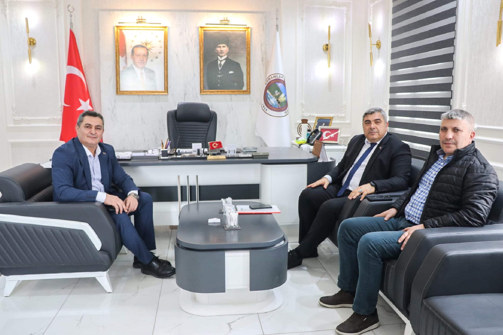 Afyonkarahisar’ın Çobanlar Belediye Başkanı Ali Altuntaş, İl Milli Eğitim Müdürü