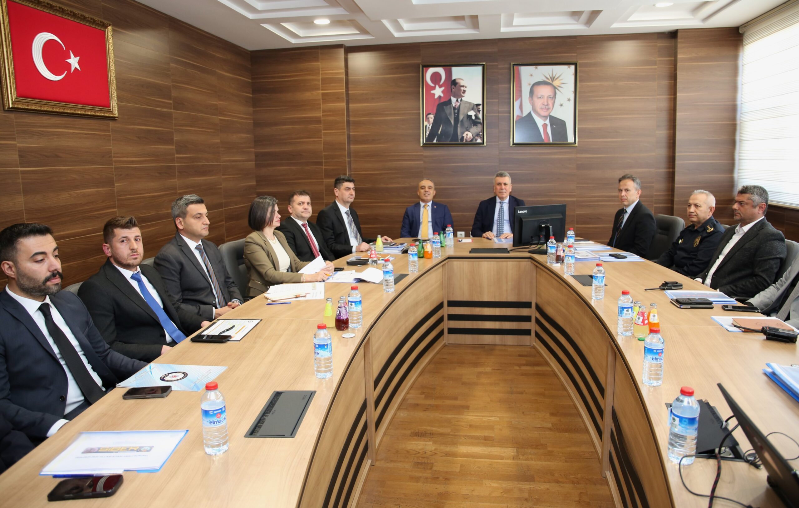 Afyonkarahisar İl Emniyet Müdürlüğü’nde, il genelinde yürütülen güvenlik çalışmalarının değerlendirildiği