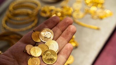 Küresel piyasalarda yaşanan sıcak gelişmelerin ardından altın fiyatları rekor üzerine