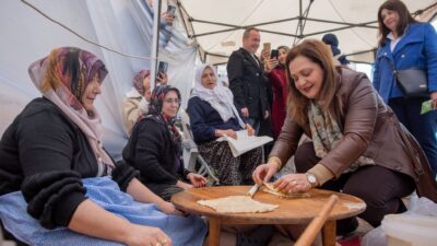 Afyonkarahisar Belediye Başkanı Burcu Köksal, SMA Tip-1 hastası Zeynep Erva
