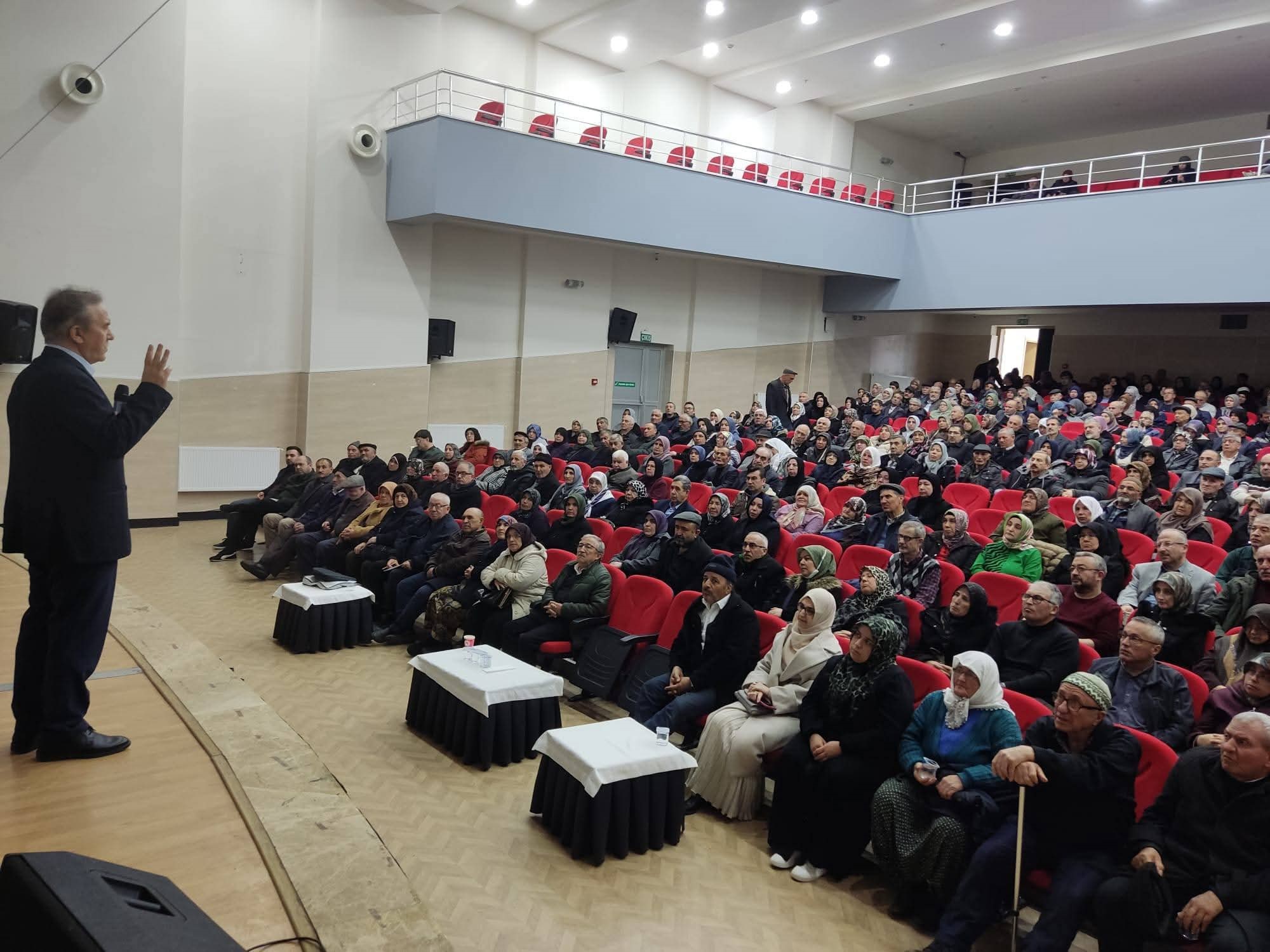 Afyonkarahisar İl Müftülüğü tarafından kutsal topraklara gidecek hacı adaylarına yönelik