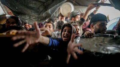 Gazze Şeridi’ndeki hükümet, İsrail’in un ve temel gıda maddelerini kontrol