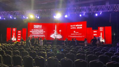 İzmir, doğal taş sektörünün en büyük buluşmalarından birine bir kez