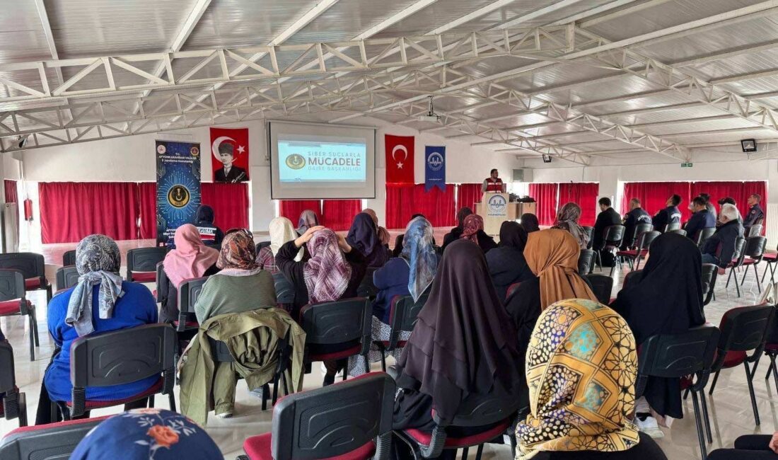 Afyonkarahisar İl Jandarma Komutanlığı, vatandaşların dijital dünyada daha bilinçli hareket