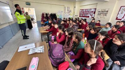 Afyonkarahisar’ın 6 ilçesinde jandarma ekipleri tarafından öğrencilere yönelik trafik eğitimi