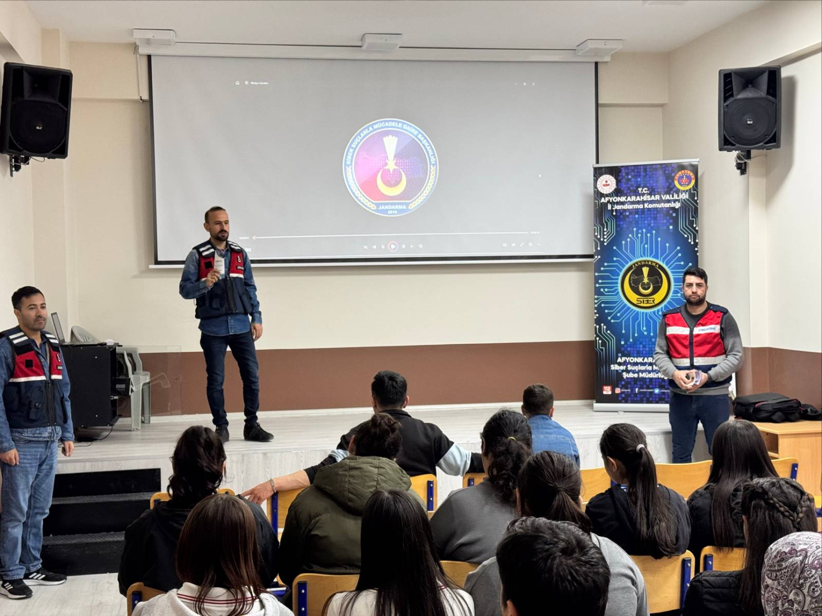 Afyonkarahisar İl Jandarma Komutanlığı tarafından siber farkındalık ve bilinçlendirme faaliyetleri