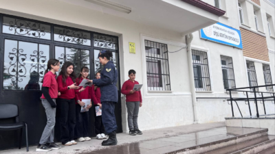 Afyonkarahisar İl Jandarma Komutanlığı tarafından Bolvadin ilçesinde vatandaşlara yönelik bilgilendirme