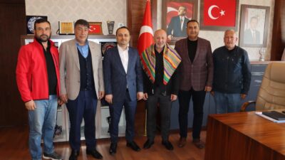 Karahisar Yörükler Derneği Başkanı Hasan Azak ve yönetim kurulu üyeleri,