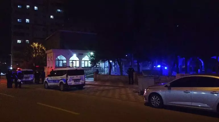 Kayseri'de iki grup arasında çıkan silahlı kavgada 2 kişi yaralandı.