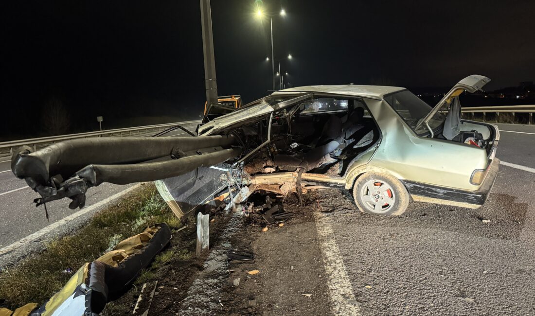 Kütahya'daki trafik kazasında ağır yaralanan genç, tedavi gördüğü hastanede hayatını