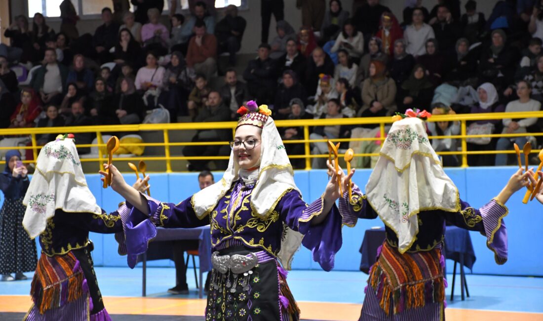 Afyonkarahisar’da düzenlenen Kulüpler Arası Halk Oyunları müsabakaları, Çiğiltepe Spor Salonu’nda