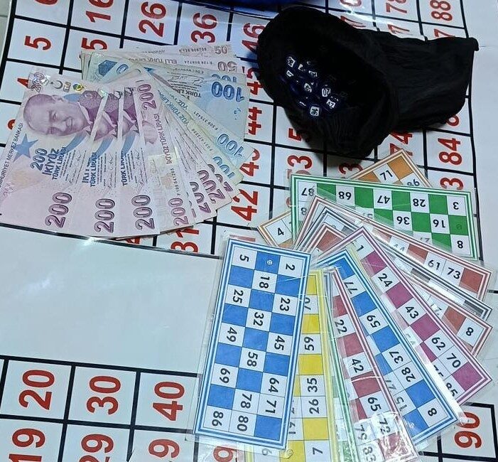 Adana'nın Kozan ilçesinde kumar oynatıldığı belirlenen adreslere yönelik eş zamanlı