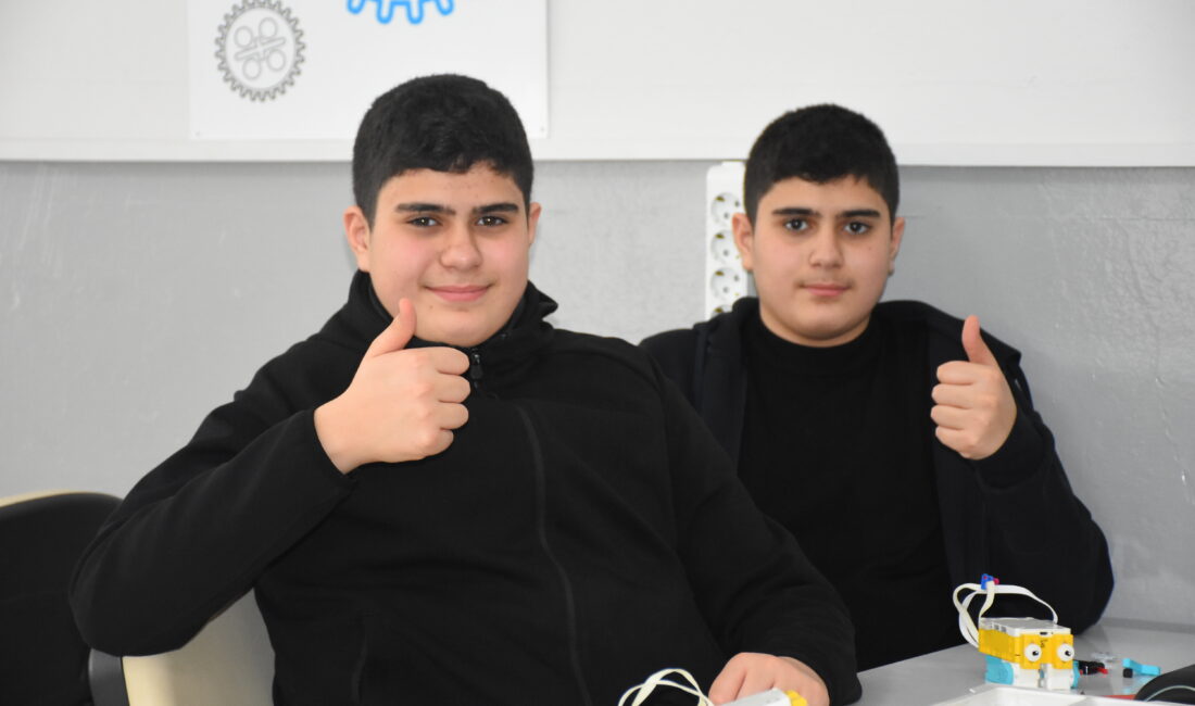 Afyonkarahisar'da yaşayan tek yumurta ikizleri Ramazan Enes ile Muhammed Emir