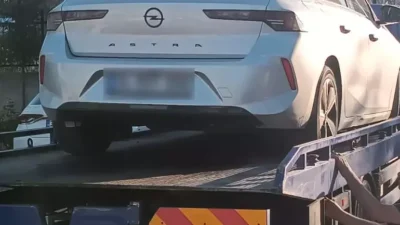 Başakşehir'de hırsızlık olayına karıştığı belirlenen şüphelinin kullandığı otomobil, polisin 'dur'