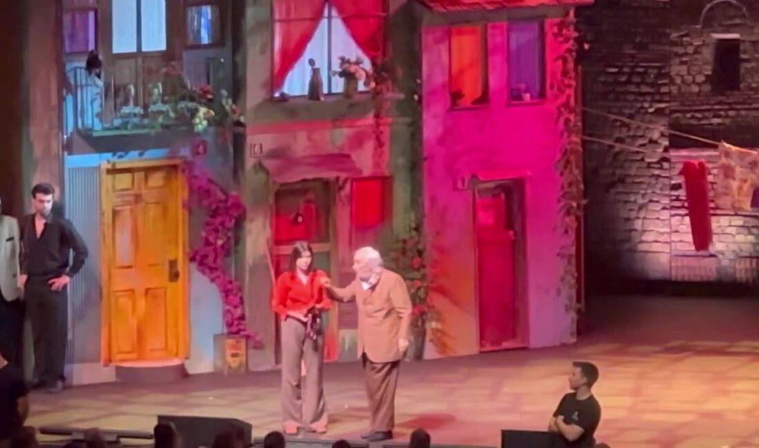 Müjdat Gezen, bu akşam sahnelenmesi beklenen 'Gırgıriye Müzikali' öncesinde rahatsızlanarak