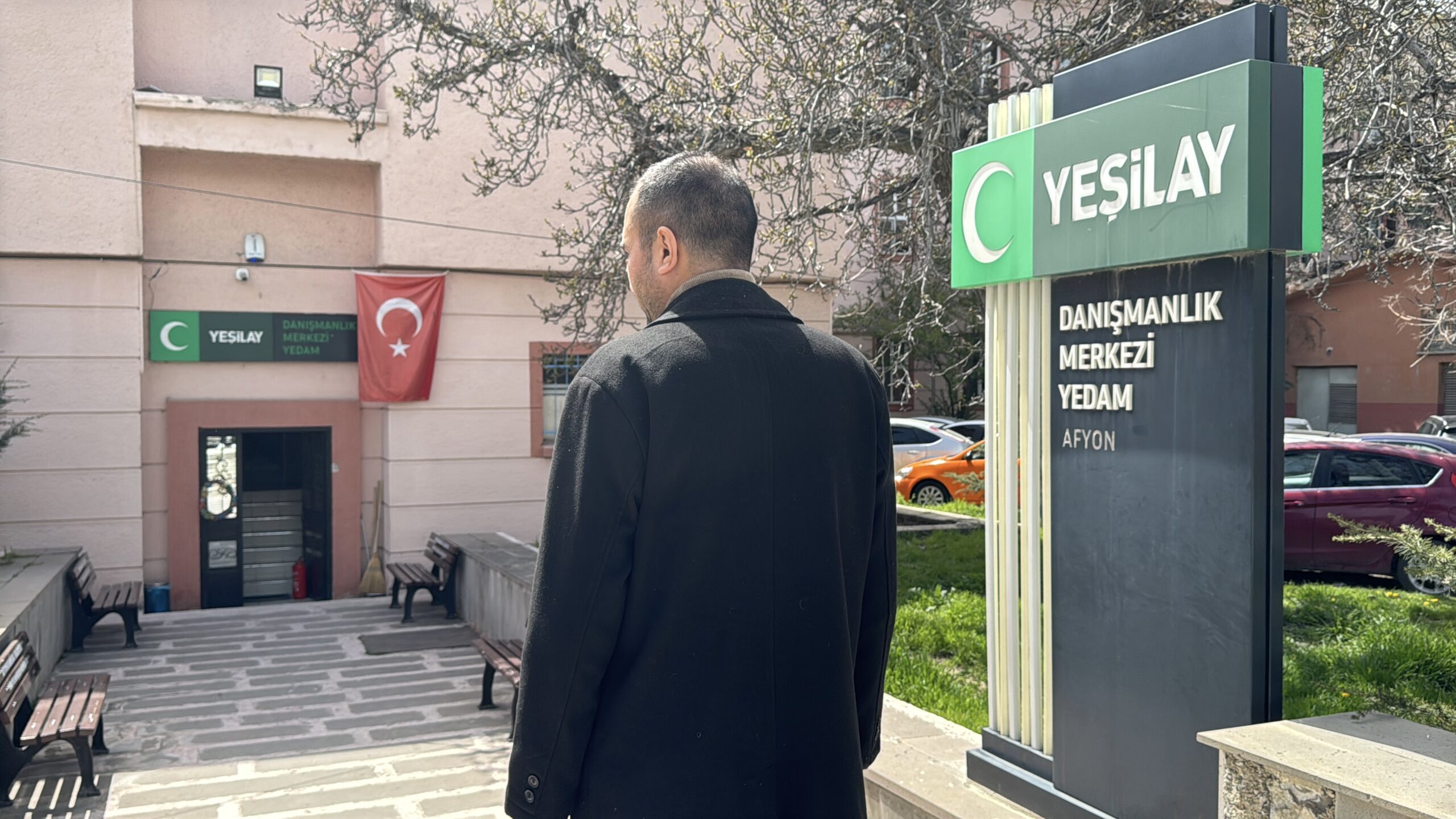 Afyonkarahisar'da B.K, evliliğinin bitmesine ve borçları sebebiyle ailesinin evinin satılmasına