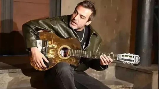 Bodrum’da yaşayan şarkıcı Rıza Tamer, akşam saatlerinde evinde fenalaşmasının ardından