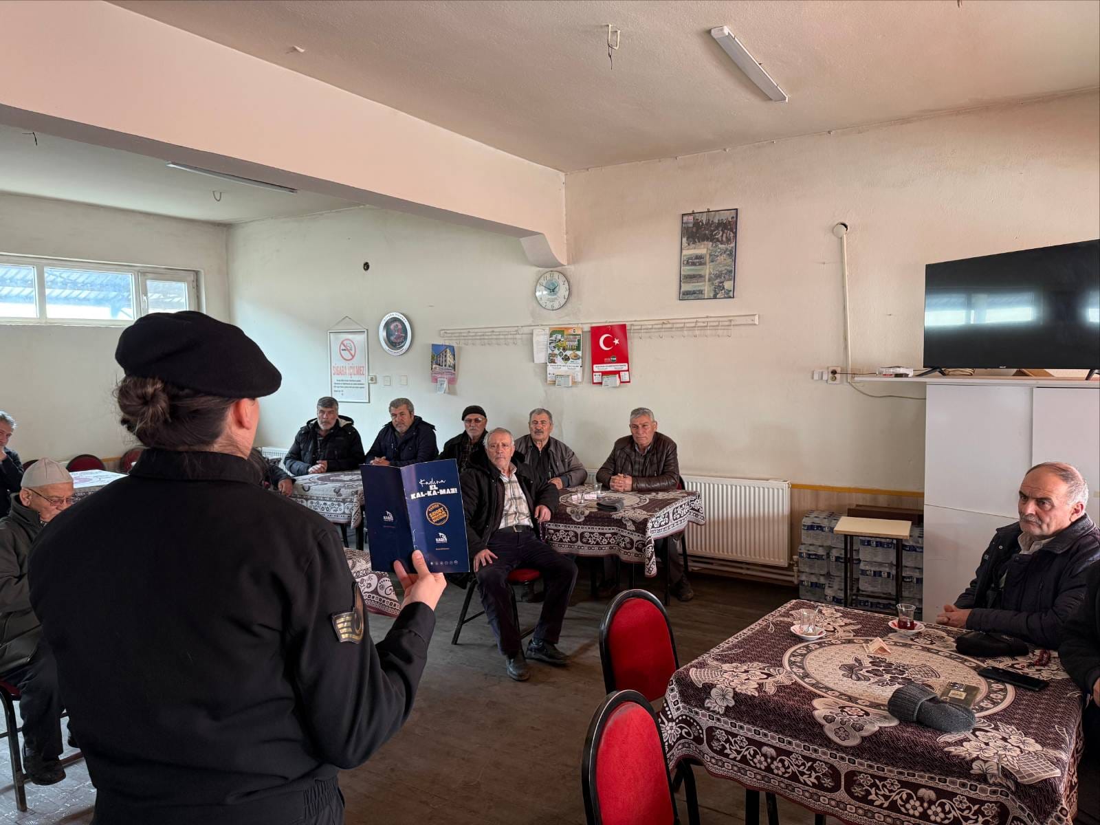 Afyonkarahisar İl Jandarma Komutanlığı ekipleri, Sandıklı ilçesinde gerçekleştirdiği faaliyetlerle hem