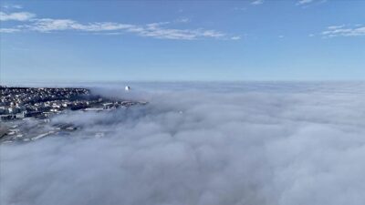 Samsun'da Karadeniz'in üzerini kaplayan "sis denizi" dronla kaydedildi.
