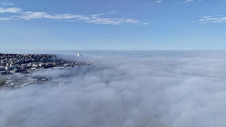 Samsun'da Karadeniz'in üzerini kaplayan "sis denizi" dronla kaydedildi.