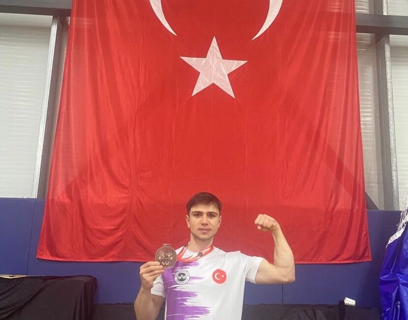 Türkiye Bilek Güreşi Gençler Şampiyonası'nda heyecan dolu mücadeleler geride kalırken,