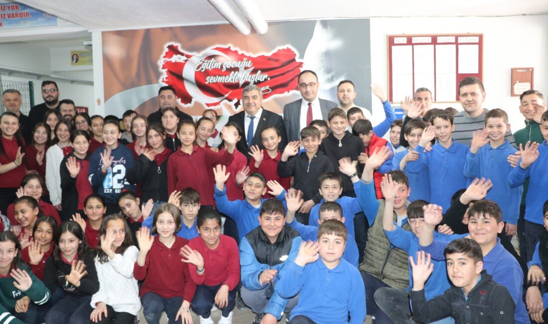 Afyonkarahisar İl Milli Eğitim Müdürü Miraç Sünnetci, okul ziyaretleri çerçevesinde