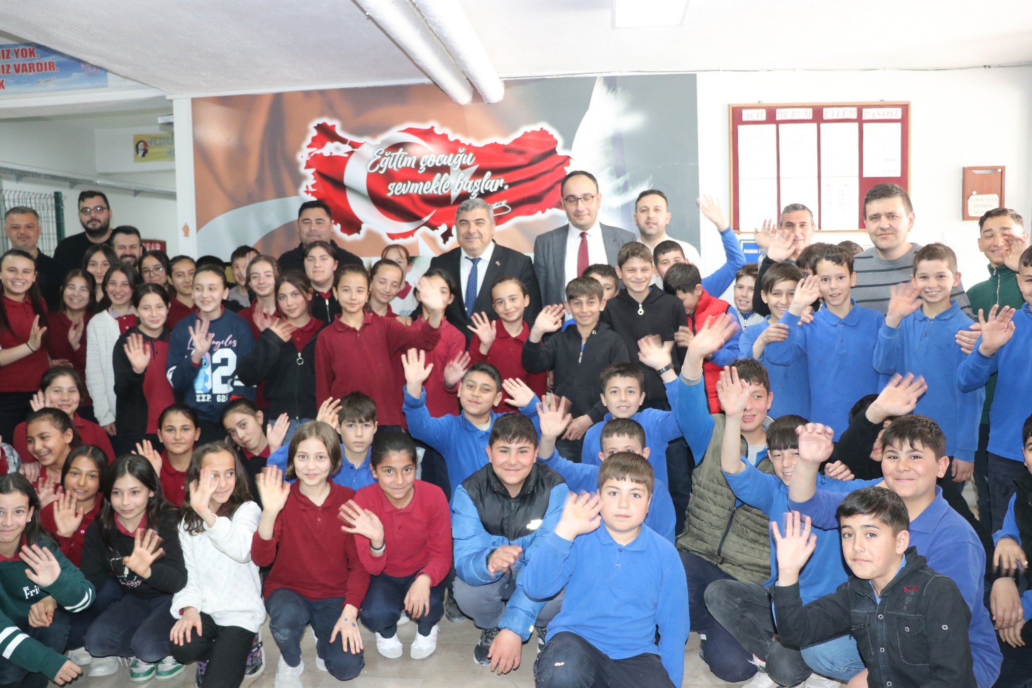 Afyonkarahisar İl Milli Eğitim Müdürü Miraç Sünnetci, okul ziyaretleri çerçevesinde