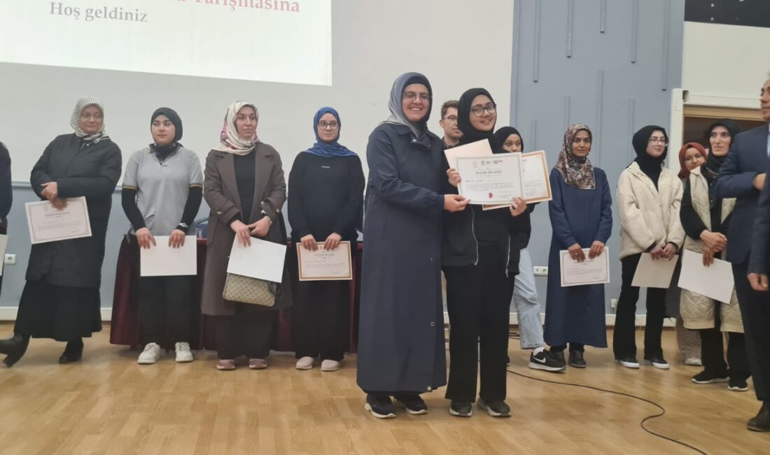 Afyon Lisesi Din öğretimi Genel Müdürlüğü'nün yaptığı yarışmalarda takım halinde