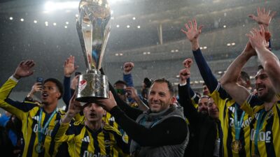 Fenerbahçe, Teknik Direktör Domenico Tedesco ile yollarını ayırdı. Sarı-lacivertlilerde Süper