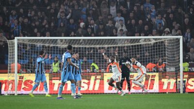 Trendyol Süper Lig'in 30. haftasında Trabzonspor ile RAMS Başakşehir ​​​​​​​1-1