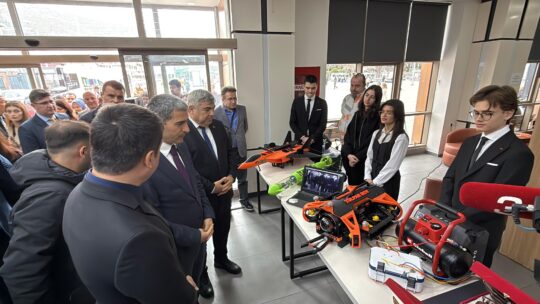 Afyonkarahisar Valisi Dr. Naci Aktaş, bilim dünyasında elde ettikleri başarılarla