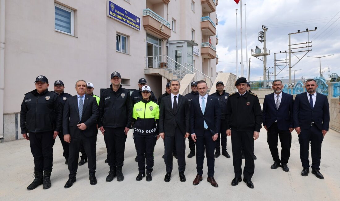 Afyonkarahisar Valisi Naci Aktaş, İscehisar İlçe Emniyet Müdürlüğü’nü ziyaret ederek