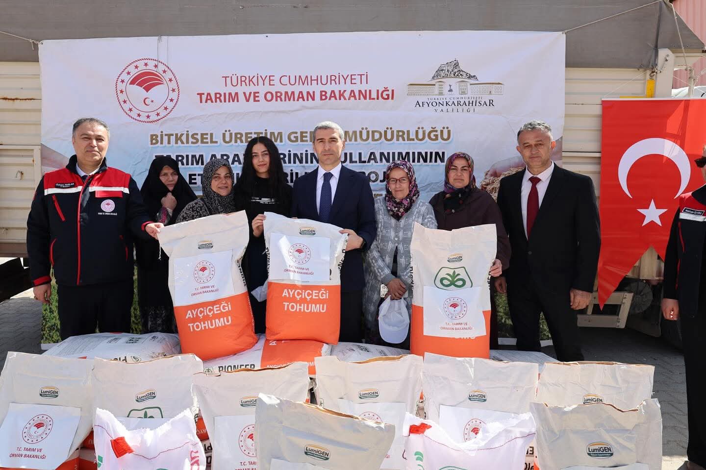 Afyonkarahisar’da tarımsal üretimi artırmaya yönelik önemli bir adım daha atıldı.