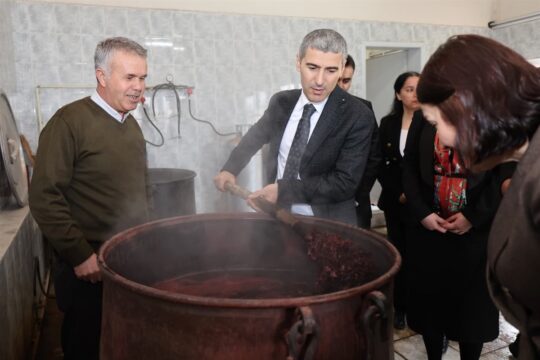 Programları kapsamında ilçe ziyaretlerini sürdüren Vali Dr. Naci Aktaş, Bayat