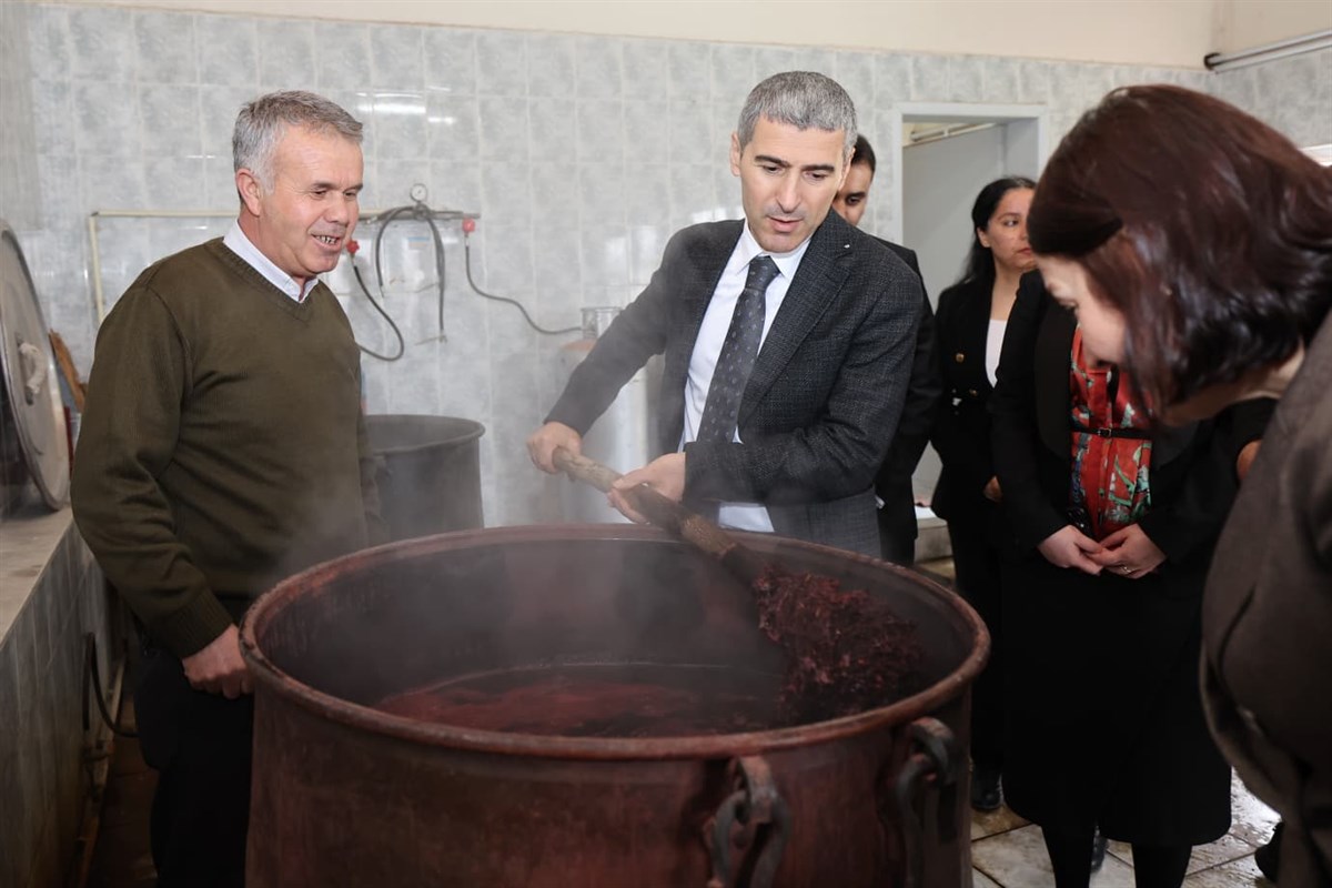 Programları kapsamında ilçe ziyaretlerini sürdüren Vali Dr. Naci Aktaş, Bayat