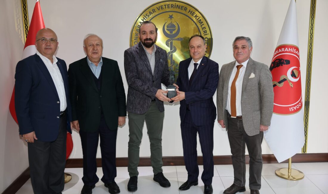 Afyon Eğitim Vakfı Yönetim Kurulu Başkanı Hüsnü Serteser ve Yönetim