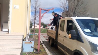 Bolvadin Belediyesi Fen İşleri Müdürlüğü bünyesindeki Park ve Bahçeler ekipleri,