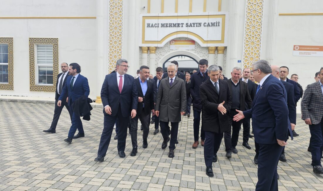 Ulaştırma ve Altyapı Bakanı Abdulkadir Uraloğlu, bir dizi açılış ve