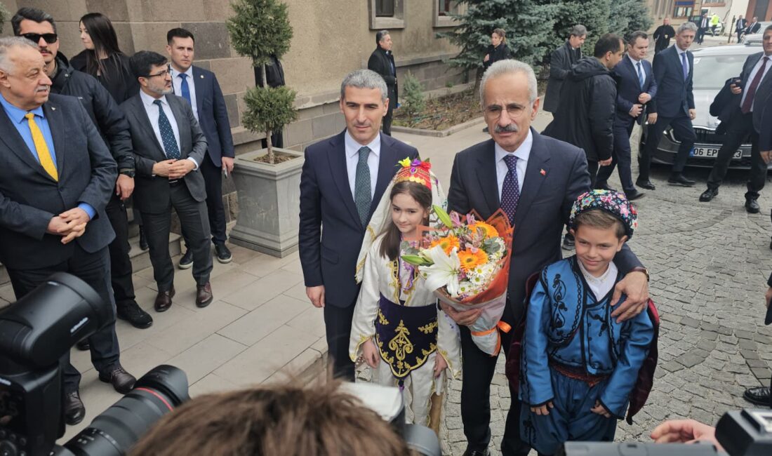 Bakan Abdulkadir Uraloğlu, Afyonkarahisar programı kapsamında Naci Aktaş’ı makamında ziyaret