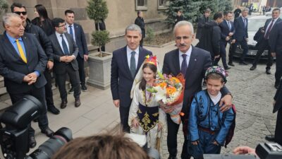 Bakan Abdulkadir Uraloğlu, Afyonkarahisar programı kapsamında Naci Aktaş’ı makamında ziyaret