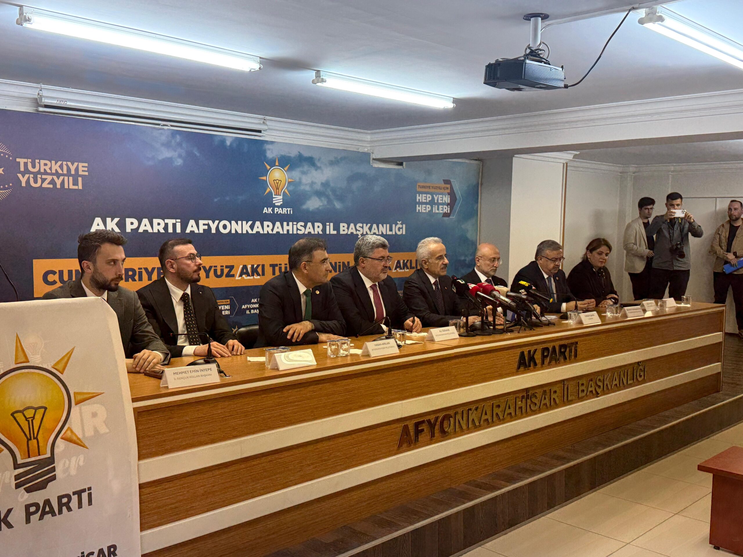 Ulaştırma ve Altyapı Bakanı Abdulkadir Uraloğlu, Afyonkarahisar’daki yoğun programı kapsamında