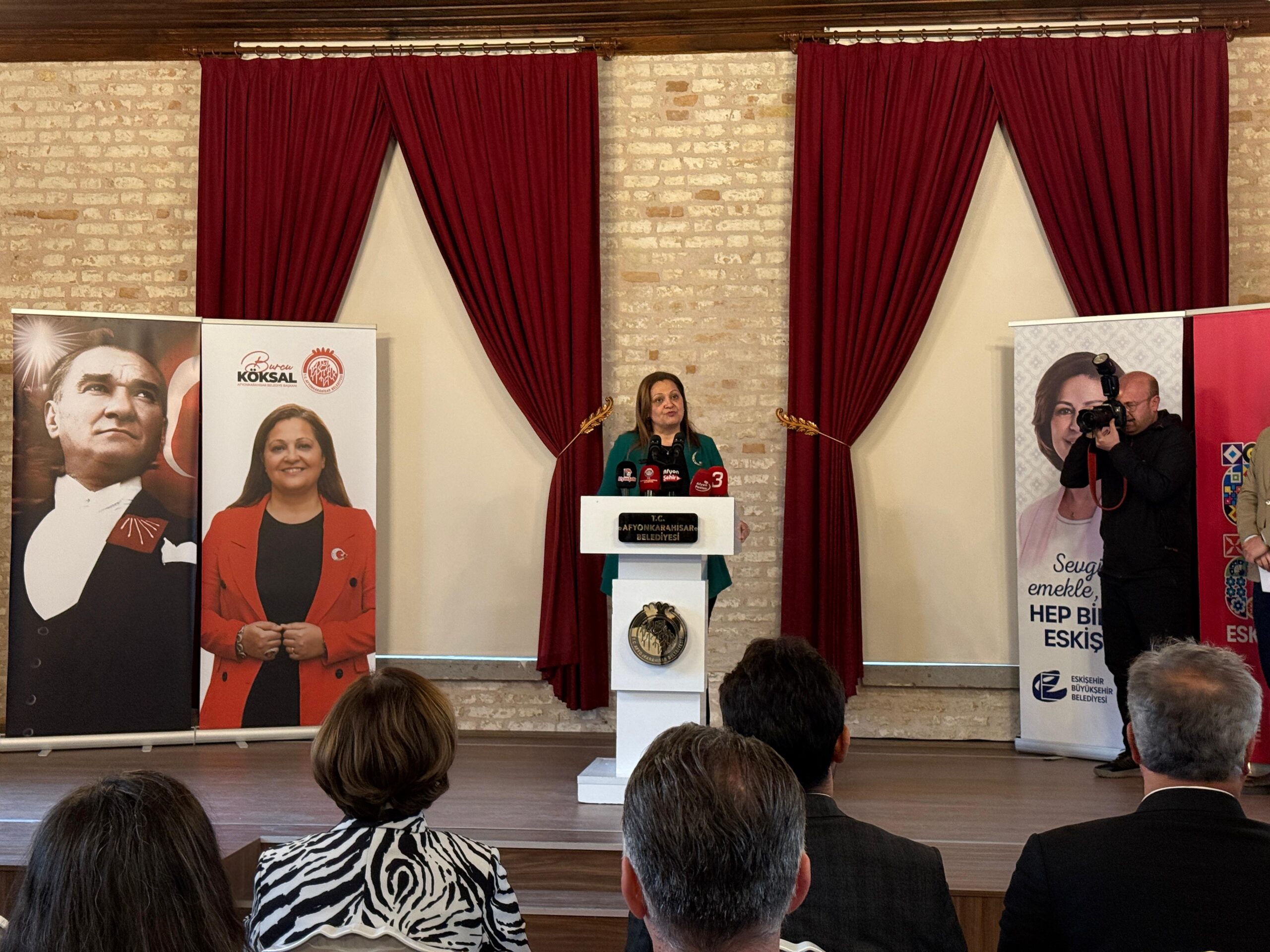 Eskişehir Büyükşehir Belediyesi tarafından hazırlanan “Efsanelerle İpek Sergisi”, Atatürk Kültür