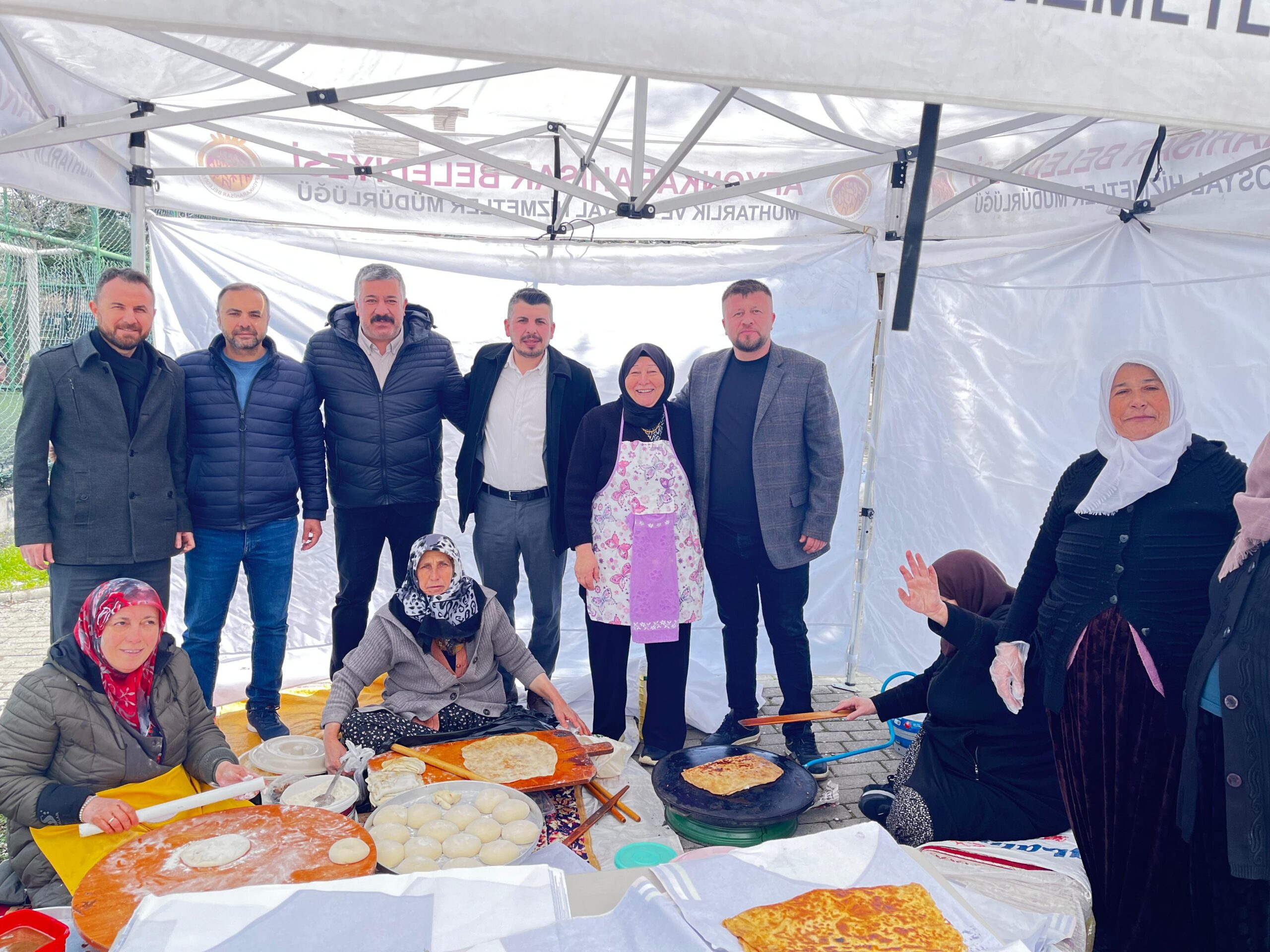 Afyonkarahisar’da yürekleri ısıtan bir dayanışma örneği sergilendi. Kocatepe ve Nazmi