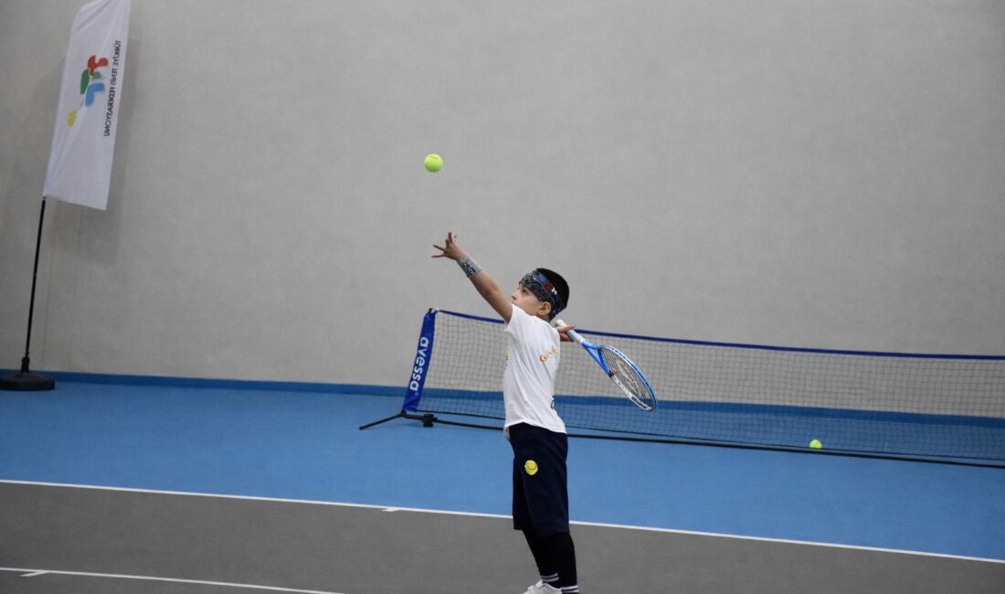 Afyonkarahisar Kocatepe Spor Kompleksi, hafta sonu tenis sporunun genç yeteneklerine
