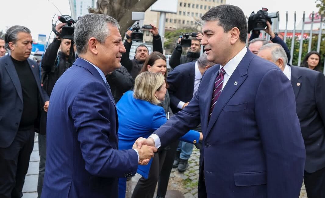 Demokrat Parti Genel Başkanı Gültekin Uysal, Cumhuriyet Halk Partisi Genel