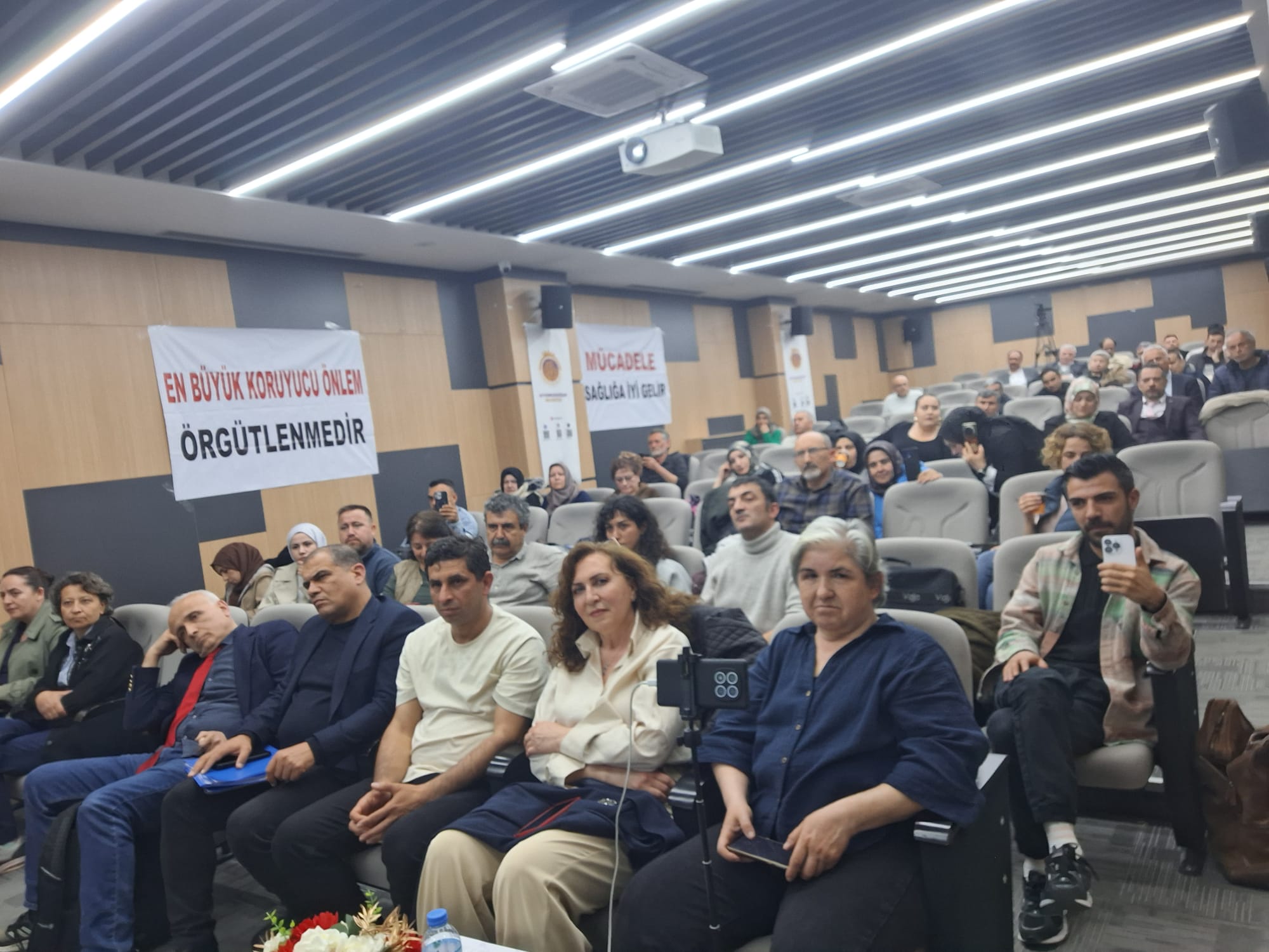 Tüm İş Konfederasyonu tarafından düzenlenen "İşçi Sağlığı ve Meslek Hastalıkları