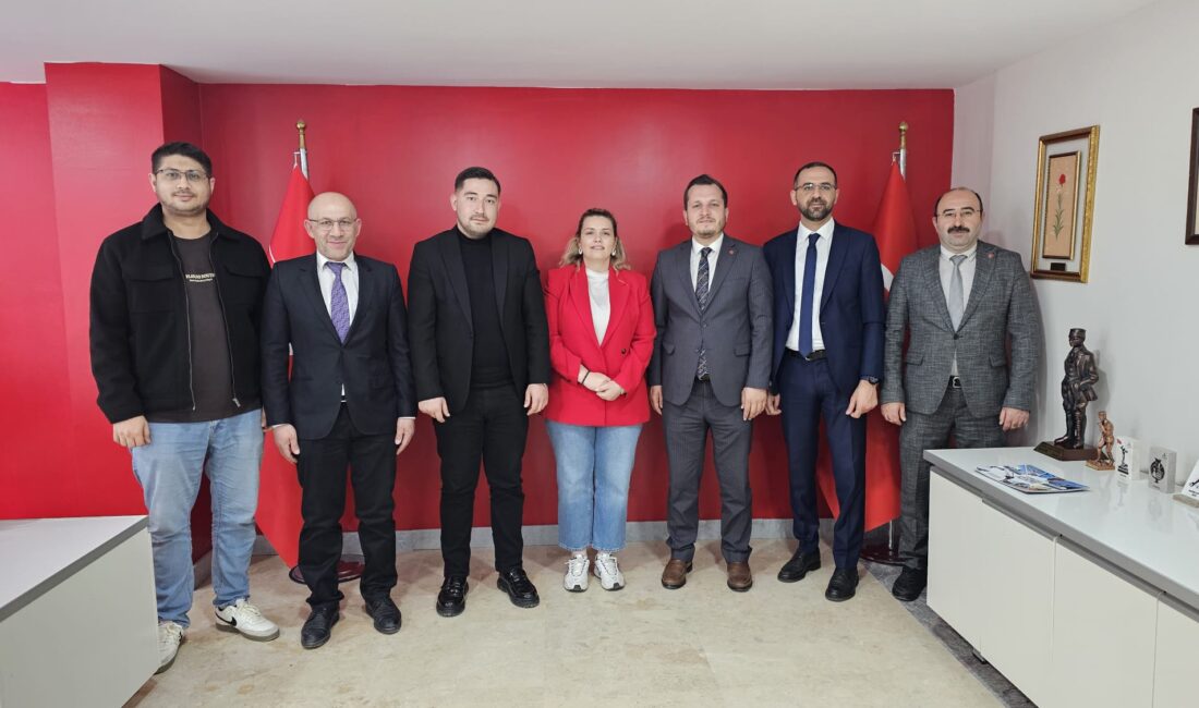 İl Başkanı Beytullah Karataş, parti politikalarını anlattı, ziyaret toplu fotoğrafla